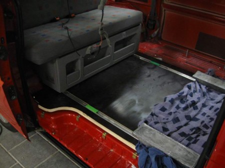 Rails onder belasting van de slaapbank en lood broodjes
