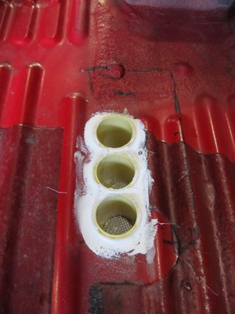 buisjes onder en boven afgekit met Sikaflex 221