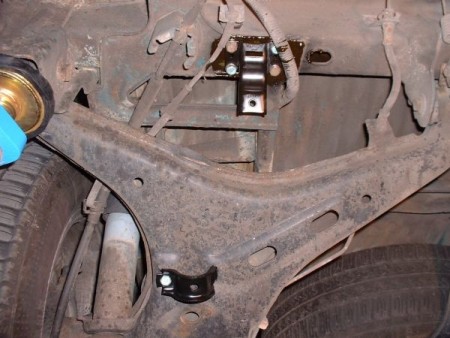 Fahrwerk_Stabi_hinten_Einbau_Schelle_Lagerbock.jpg