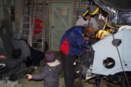 Lekker warm werken bij de bouwlamp.