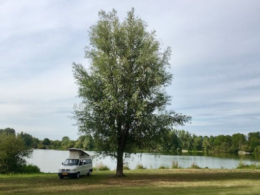 Aan de Limburgse Maas bij de jachthaven