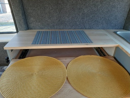 interieur bus tafel.jpeg