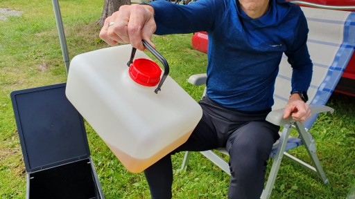 Handling met urine container gaat gewoon goed en clean