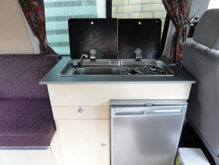 keuken met compressor koelkast en Can combinatie