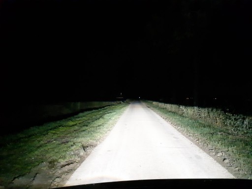 Verkeersbord wat reflecteert staat op 350 meter