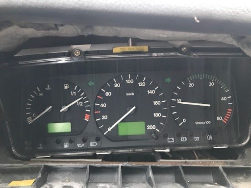 instrumentenpaneel T4 zonder km-aanduiding.jpg